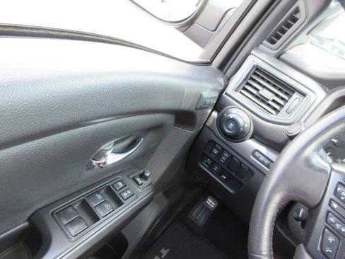 Used 2021 Nissan Titan PRO-4X w/ Pro-4x Convenience Package AWD/4WD image 32