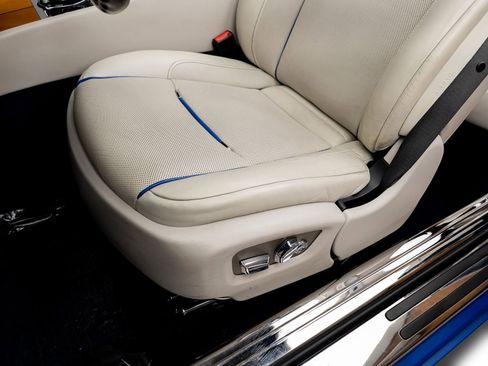 Used 2017 Rolls-Royce Dawn Base image 36