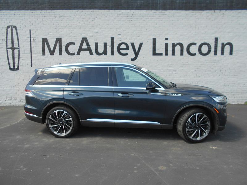 Certified 2023 Lincoln Aviator Reserve w/ Equipment Group 201A image 1