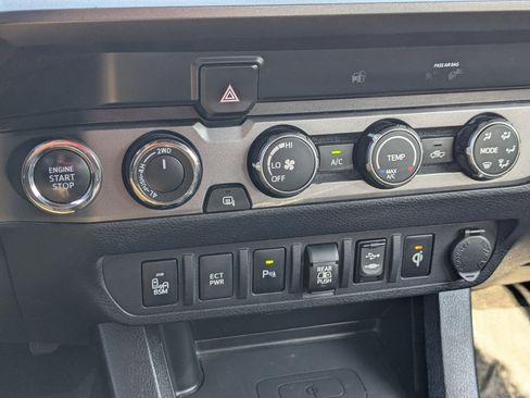 Used 2019 Toyota Tacoma TRD Off-Road image 26