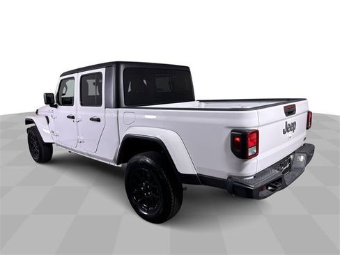 Used 2023 Jeep Gladiator Overland image 6