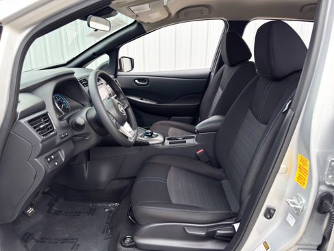 Used 2023 Nissan Leaf S image 15