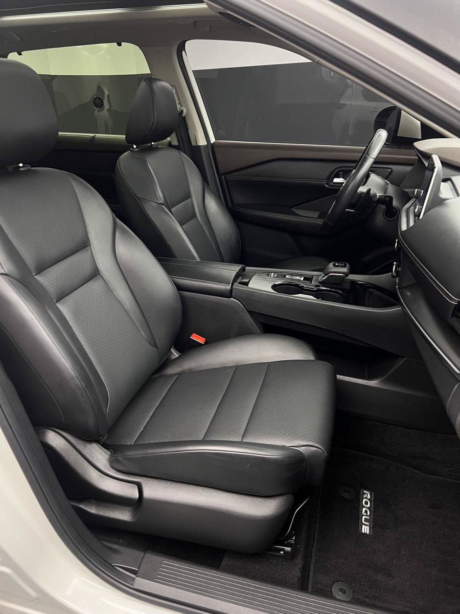 Used 2023 Nissan Rogue SV w/ SV Premium B Package FWD image 40