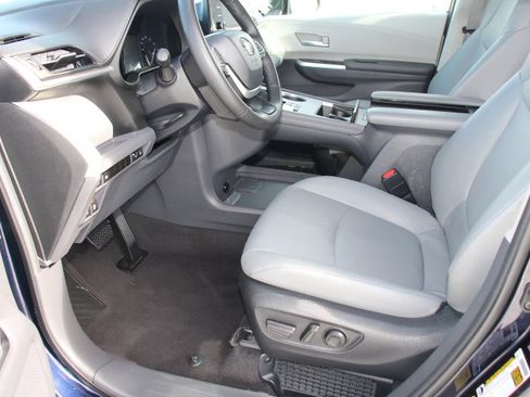 Certified 2024 Toyota Sienna XLE image 11