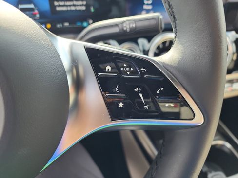 Used 2025 Mercedes-Benz GLA 250 4MATIC image 21