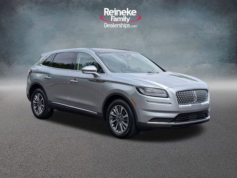 Used 2021 Lincoln Nautilus Reserve AWD/4WD image 3