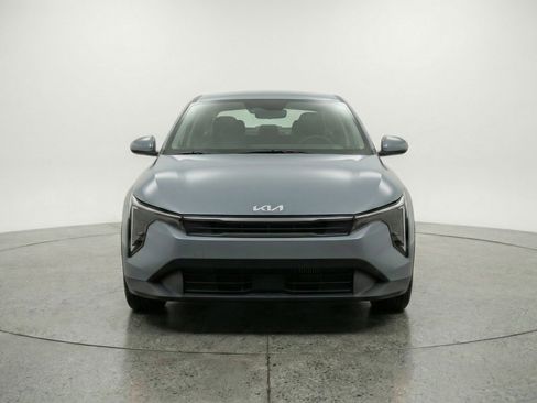 Used 2025 Kia K4 LXS image 2