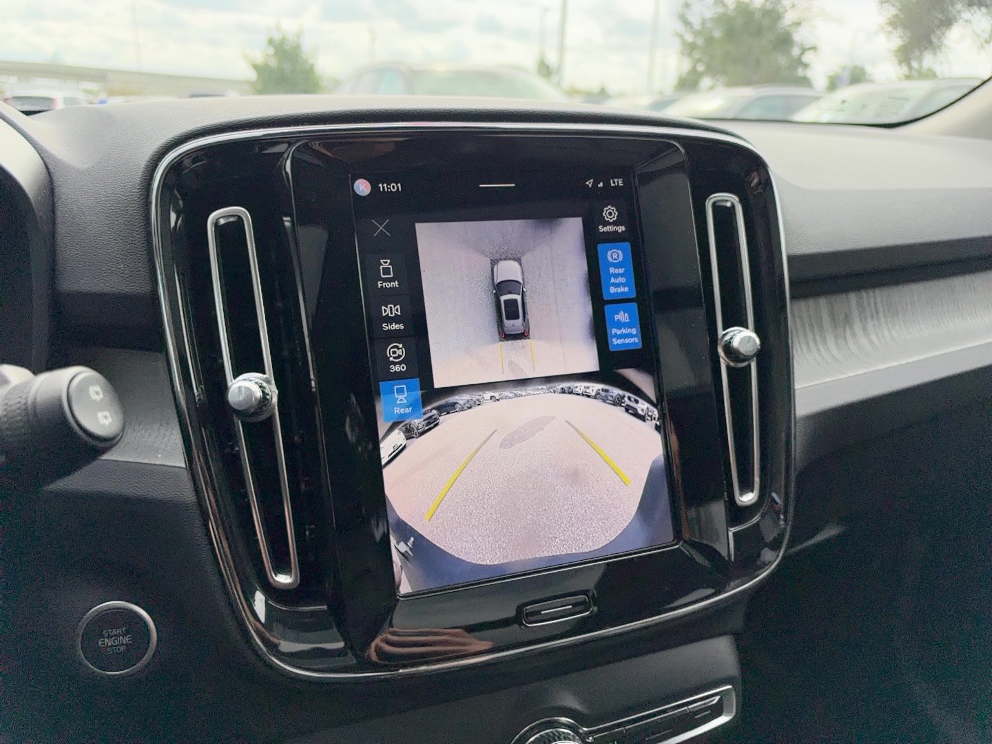 Certified 2024 Volvo XC40 B5 Plus AWD/4WD image 17