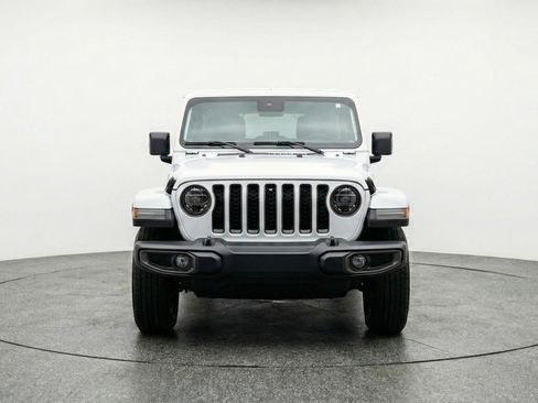 Used 2025 Jeep Wrangler Sahara image 2