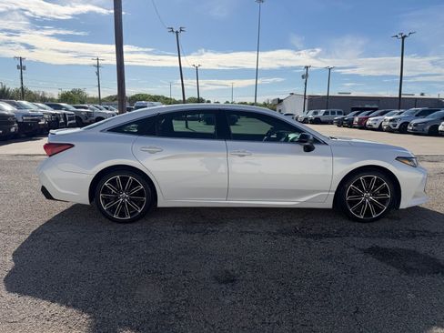 Used 2019 Toyota Avalon XSE image 8
