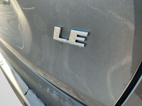 Used 2021 Toyota RAV4 LE FWD image 16
