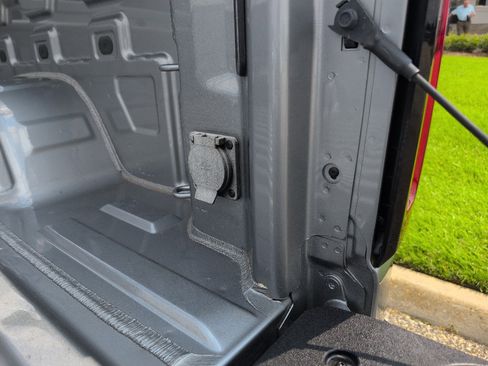 Used 2024 GMC Sierra 1500 SLT image 5