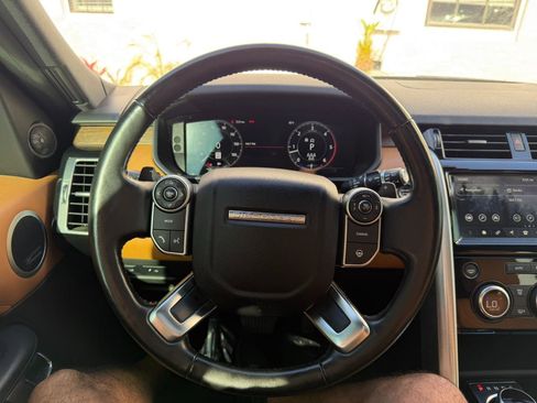 Used 2018 Land Rover Discovery HSE Luxury image 31