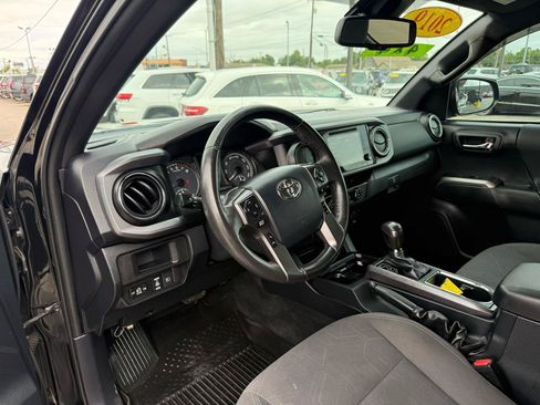 Used 2019 Toyota Tacoma TRD Off-Road AWD/4WD image 7