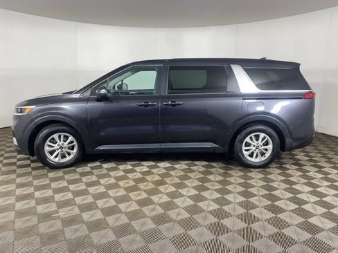Used 2023 Kia Carnival LX image 9