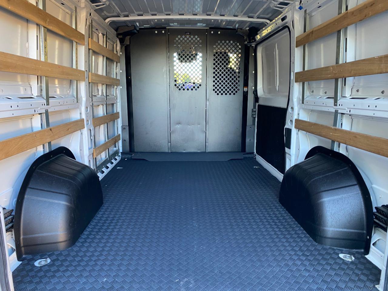 Used 2025 RAM ProMaster 2500 w/ U-Haul Equipment Group FWD image 9