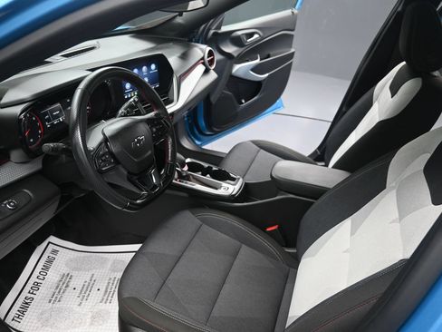 Used 2025 Chevrolet Trax RS w/ Sunroof Package FWD image 18