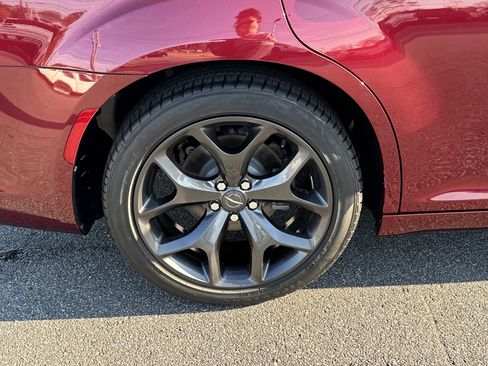 Used 2021 Chrysler 300 Touring w/ Sport Appearance Package image 12