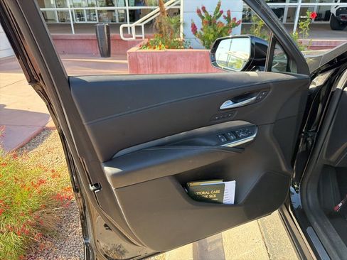 Used 2025 Cadillac XT4 Premium Luxury FWD image 8