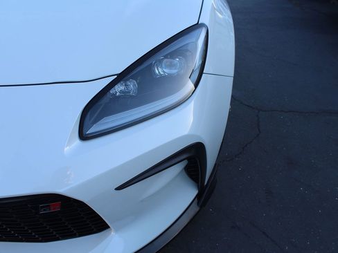 Used 2023 Toyota GR86 w/ ALL Weather Mat Package (TMS) RWD image 10