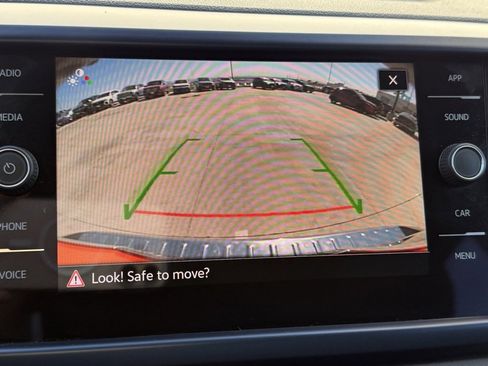 Certified 2024 Volkswagen Taos SE w/ MDO Package image 9