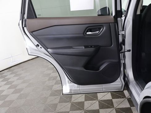 Used 2022 Nissan Rogue SL image 27