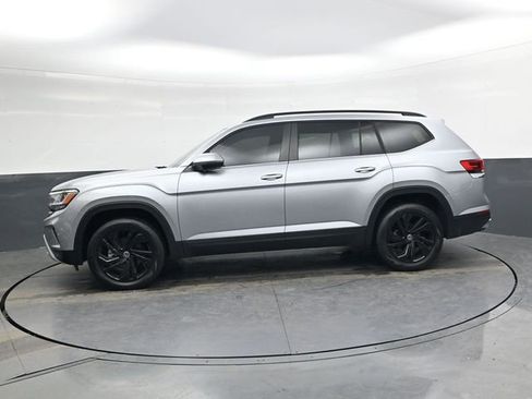 Used 2022 Volkswagen Atlas SE w/ Black Wheel Package image 9