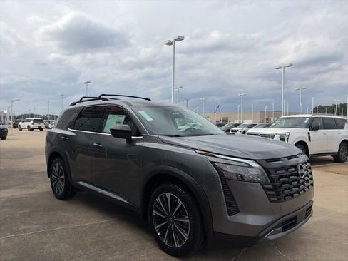 New 2026 Nissan Pathfinder Platinum image 4