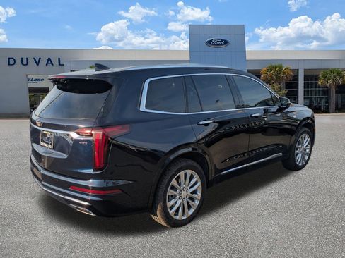 Used 2022 Cadillac XT6 Premium Luxury w/ Technology Package image 4