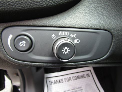 Used 2019 Chevrolet Trax LT w/ LT Convenience Package FWD image 28