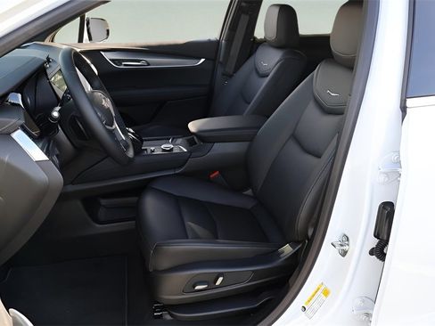 New 2026 Cadillac XT5 Luxury image 13