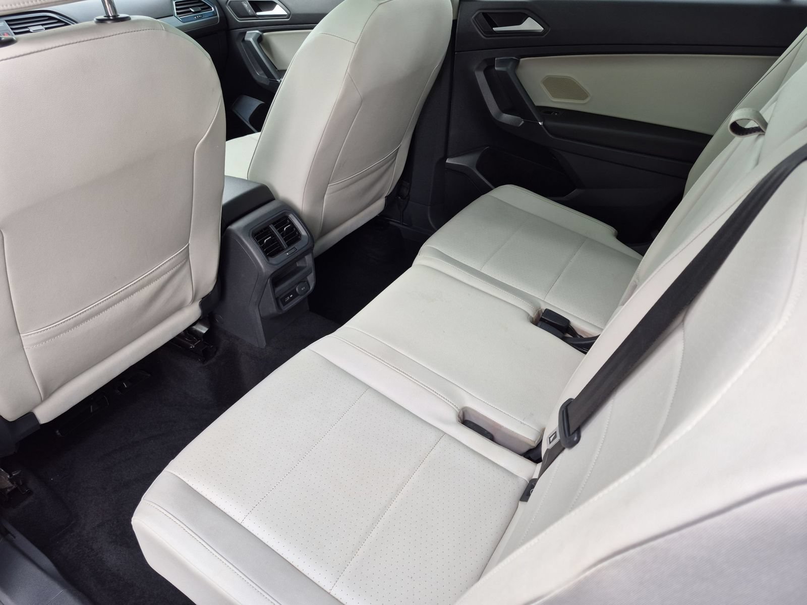Used 2020 Volkswagen Tiguan SE w/ Panoramic Sunroof Package AWD/4WD image 28