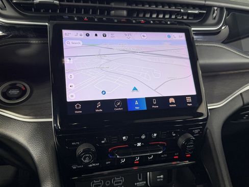 Used 2022 Jeep Grand Cherokee Limited 4xe w/ Luxury Tech Group II image 19