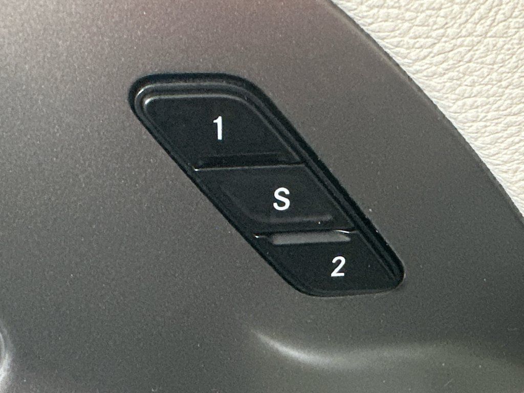 Used 2024 Chrysler Pacifica Touring-L FWD image 23