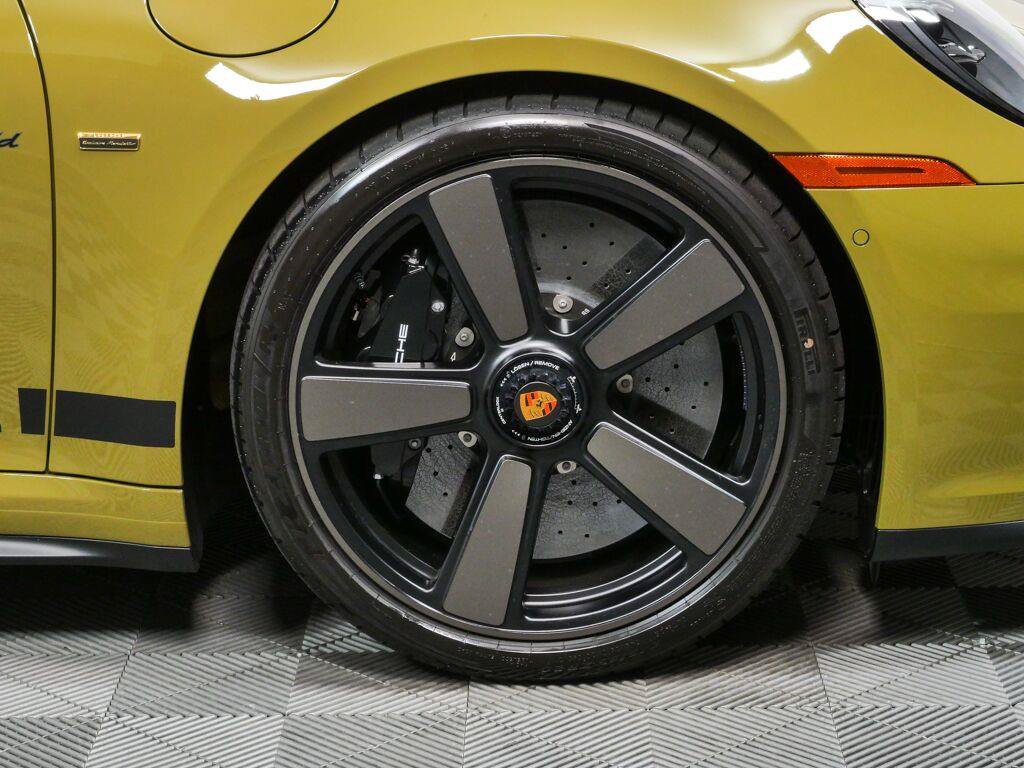 Used 2026 Porsche 911 GTS RWD image 40