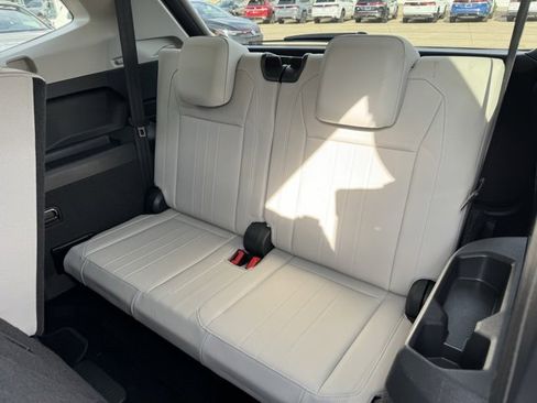 Used 2023 Volkswagen Tiguan SE image 10