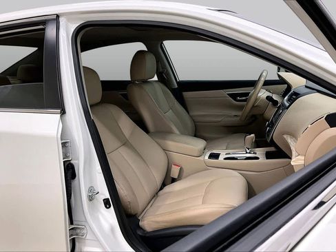 Used 2016 Nissan Altima 2.5 SL w/ 2.5 Technology Package FWD image 9