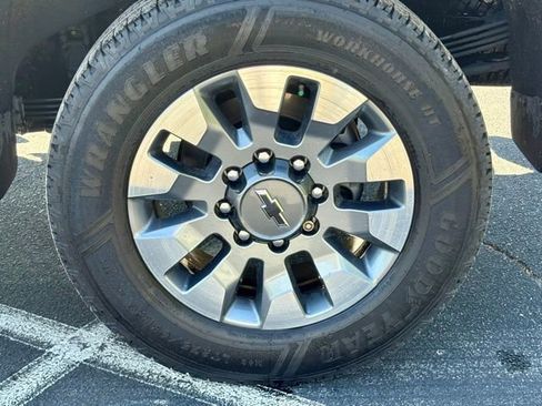 Used 2023 Chevrolet Silverado 2500 LTZ w/ Carhartt Edition AWD/4WD image 31