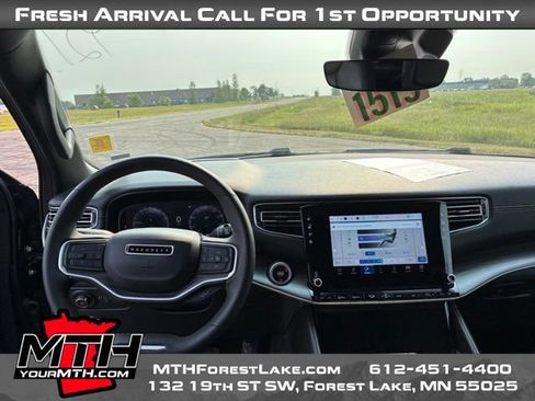 Used 2024 Jeep Wagoneer L Series III w/ Flexible Seating Group AWD/4WD image 12