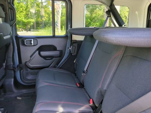 Used 2025 Jeep Wrangler Unlimited Rubicon AWD/4WD image 18