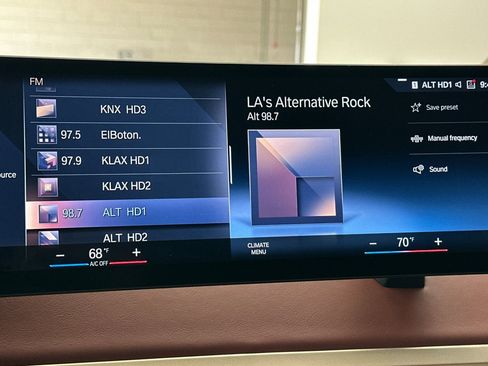 Certified 2023 BMW iX xDrive50 w/ Premium Package image 21