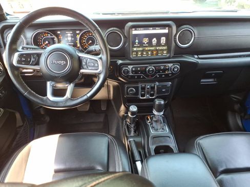 Certified 2020 Jeep Gladiator Overland AWD/4WD image 16