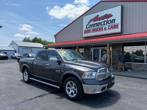 Used 2017 RAM 1500 Laramie w/ Convenience Group AWD/4WD image 2
