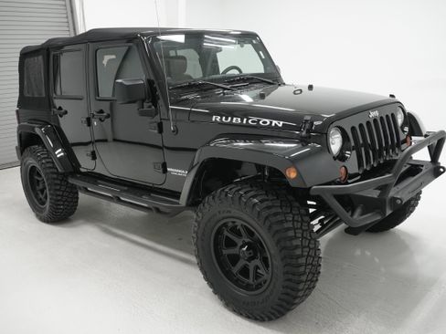 Used 2013 Jeep Wrangler Unlimited Rubicon w/ Connectivity Group image 2
