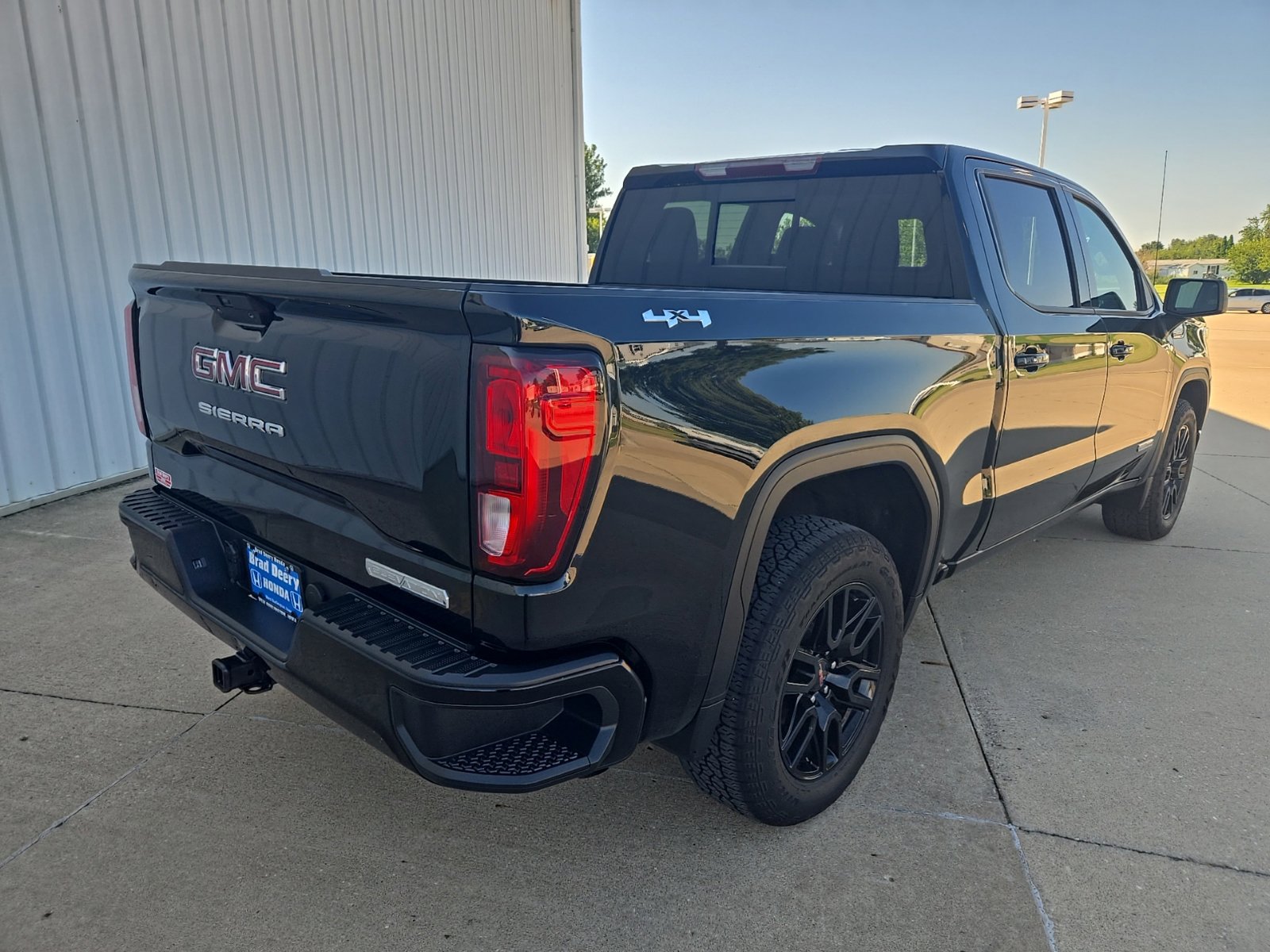 Used 2020 GMC Sierra 1500 Elevation w/ Elevation Value Package AWD/4WD image 11