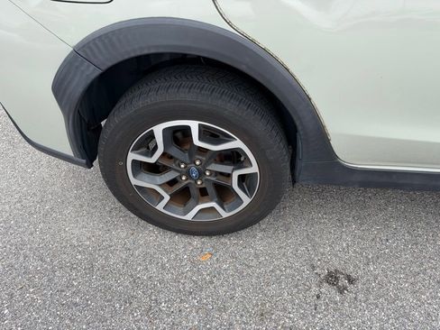 Used 2017 Subaru Crosstrek 2.0i Premium AWD/4WD image 5