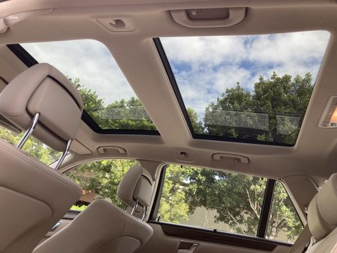 Used 2014 Mercedes-Benz E 350 4MATIC Wagon image 32