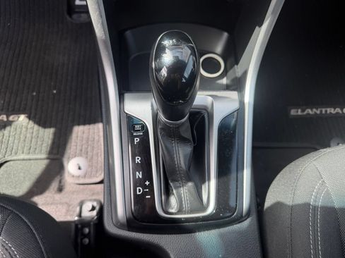 Used 2013 Hyundai Elantra GT w/ Touch & Go Pkg FWD image 16