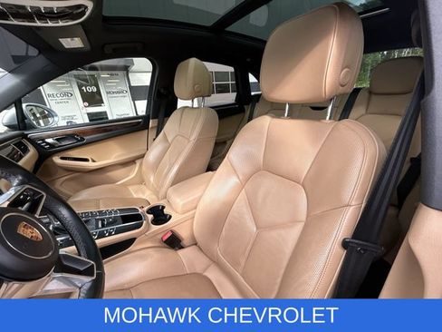 Used 2017 Porsche Macan AWD/4WD image 9