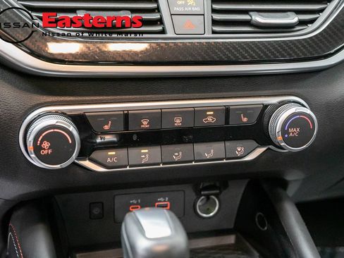 Used 2023 Nissan Altima 2.5 SR AWD/4WD image 19